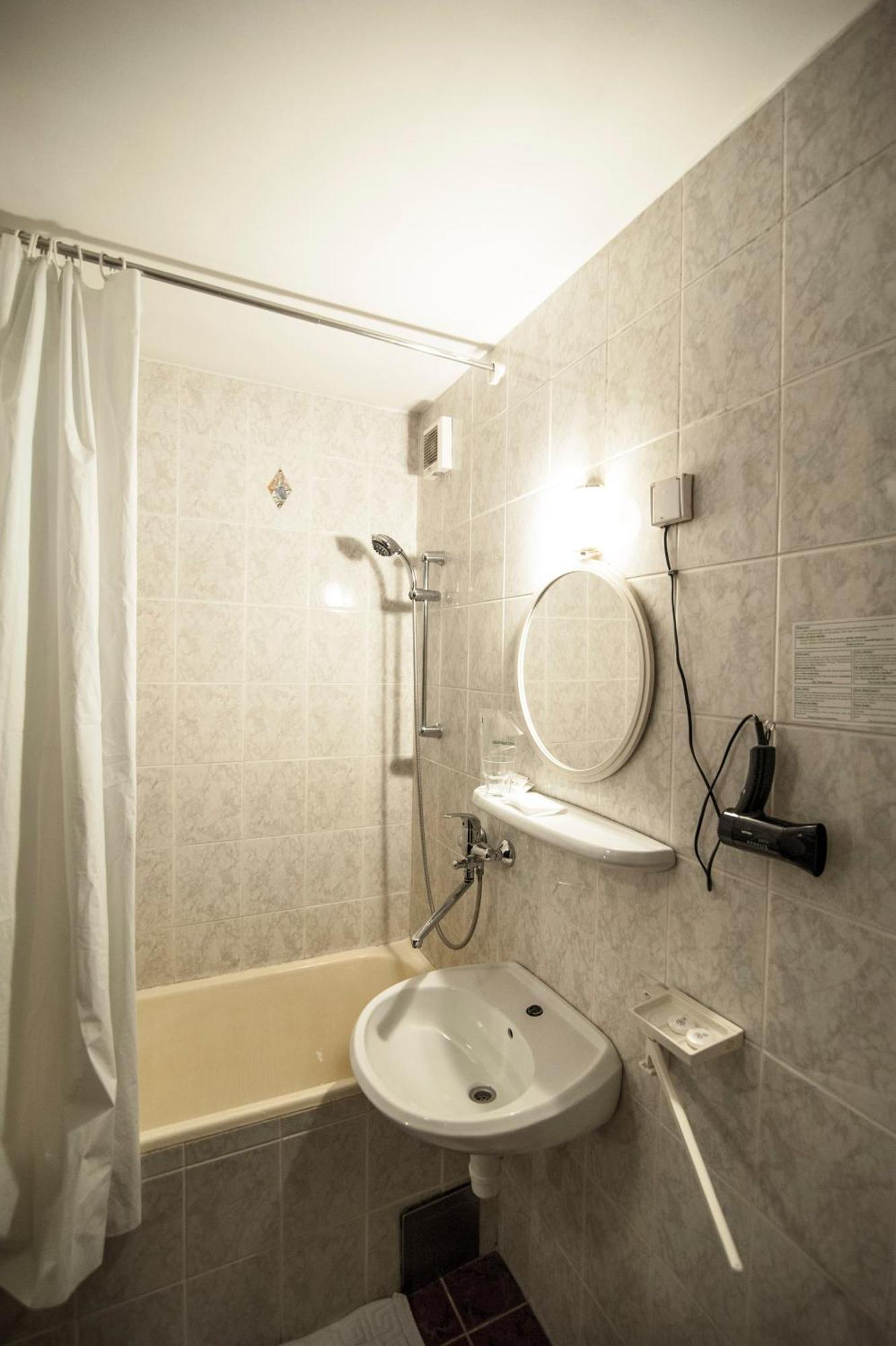 Hotel Faraon Celje Bagian luar foto