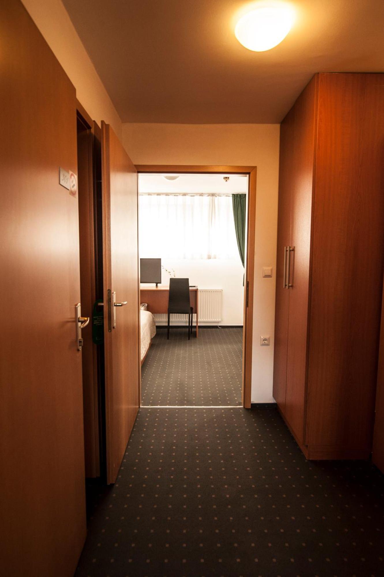 Hotel Faraon Celje Ruang foto