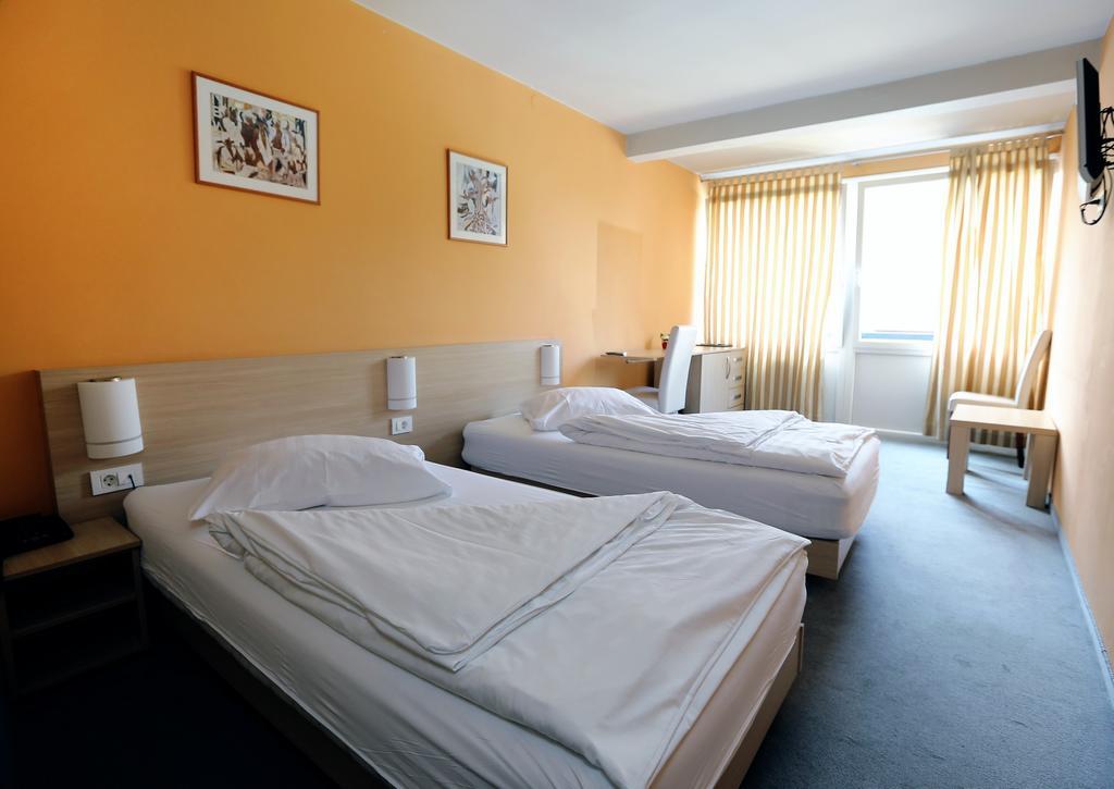 Hotel Faraon Celje Ruang foto