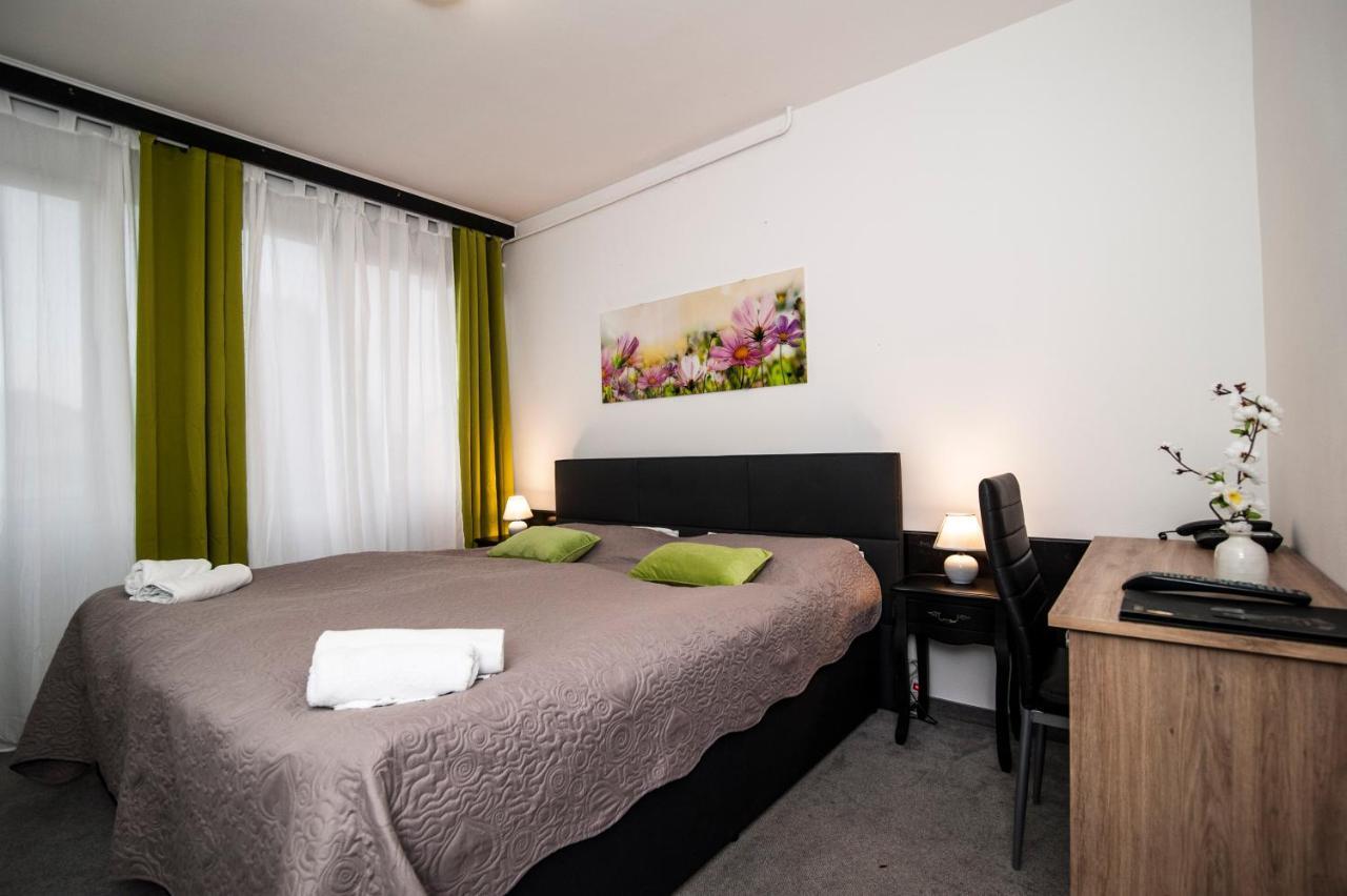Hotel Faraon Celje Bagian luar foto